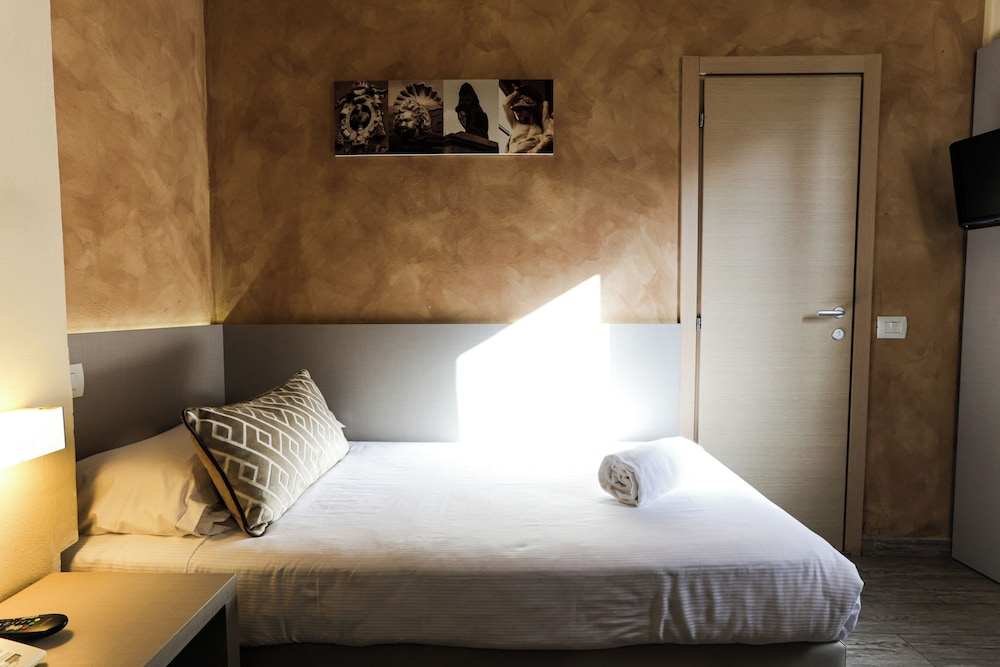 Albergo Firenze — Hotel rooms in Florence, Tuscany
