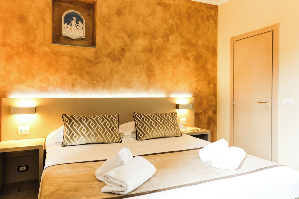 Albergo Firenze — Hotel rooms in Florence, Tuscany