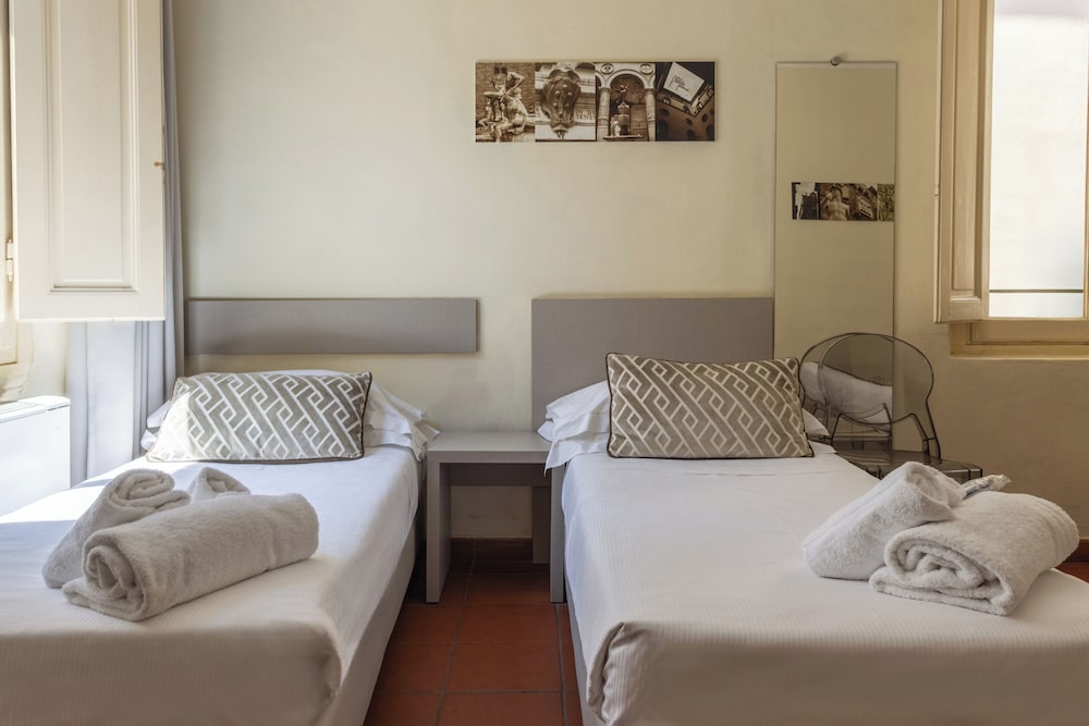 Albergo Firenze — Hotel rooms in Florence, Tuscany