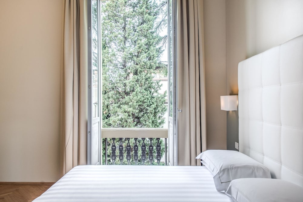 Hotel Ariele — Hotel rooms in Florence, Tuscany