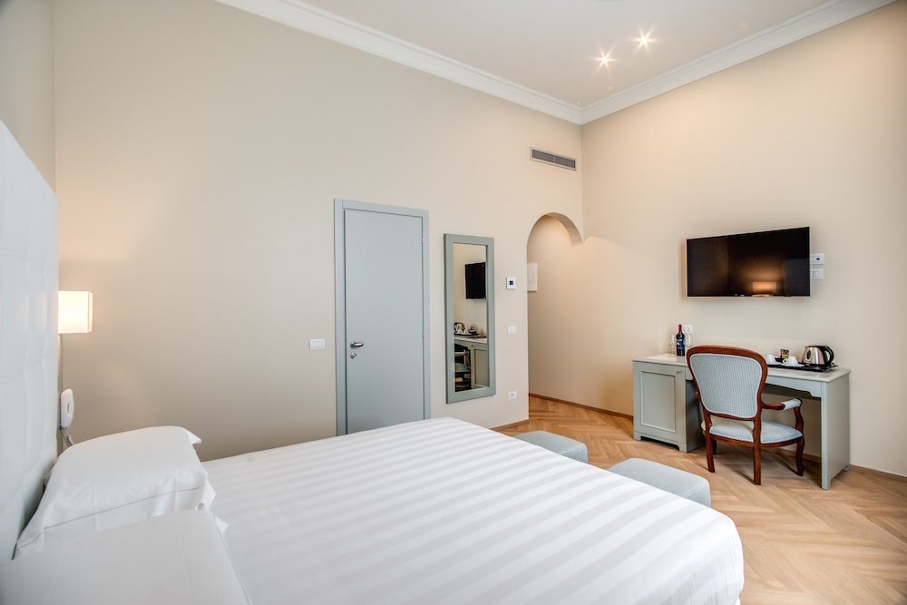 Hotel Ariele — Hotel rooms in Florence, Tuscany