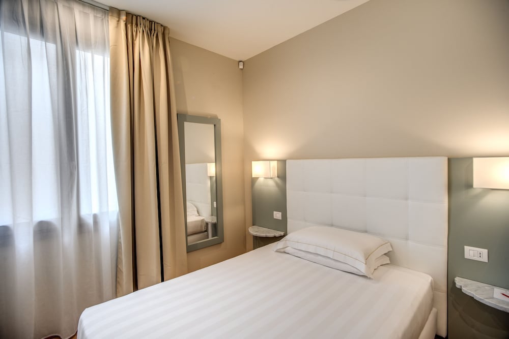 Hotel Ariele — Hotel rooms in Florence, Tuscany