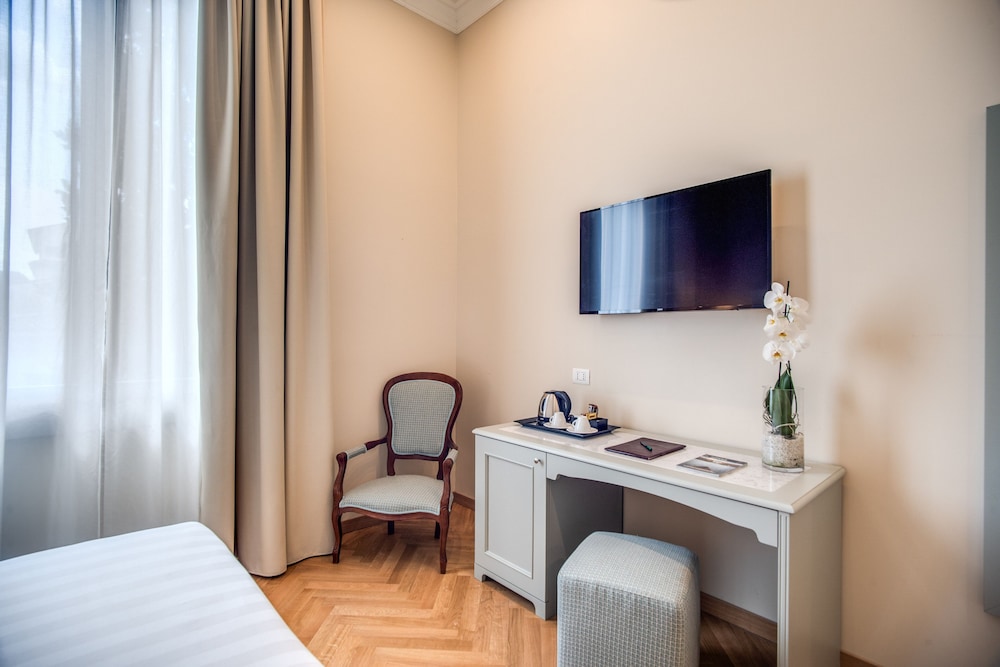 Hotel Ariele — Hotel rooms in Florence, Tuscany