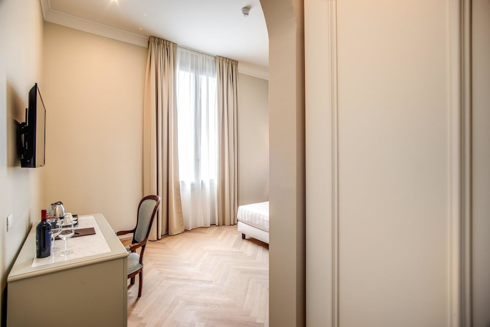 Hotel Ariele — Hotel rooms in Florence, Tuscany