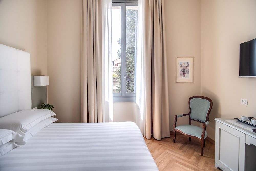 Hotel Ariele — Hotel rooms in Florence, Tuscany