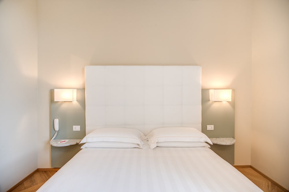 Hotel Ariele — Hotel rooms in Florence, Tuscany