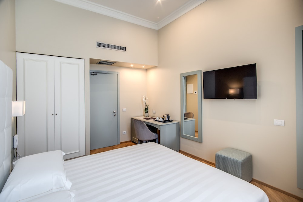 Hotel Ariele — Hotel rooms in Florence, Tuscany