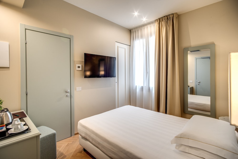 Hotel Ariele — Hotel rooms in Florence, Tuscany