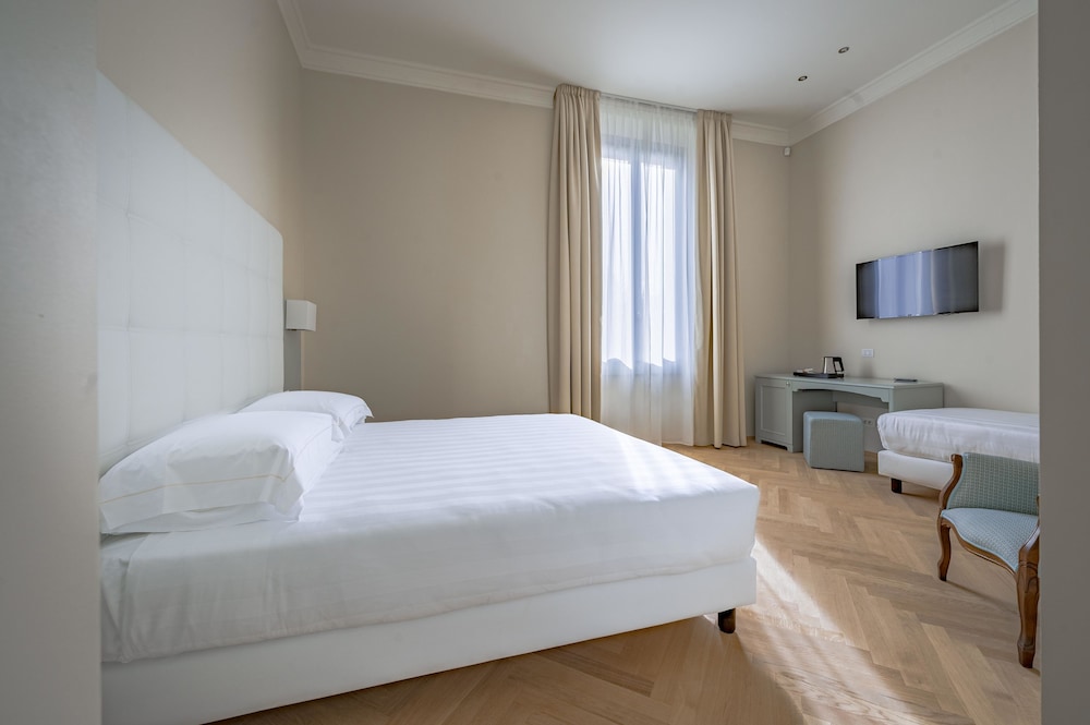 Hotel Ariele — Hotel rooms in Florence, Tuscany