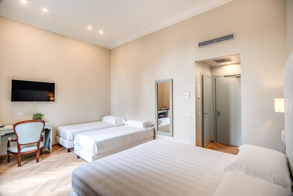 Hotel Ariele — Hotel rooms in Florence, Tuscany