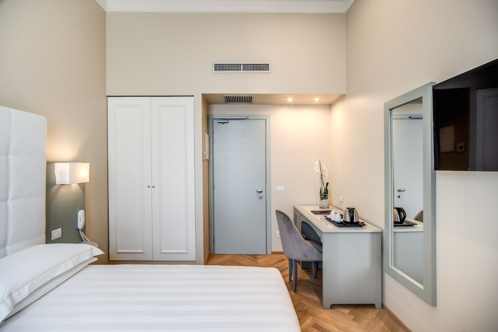 Hotel Ariele — Hotel rooms in Florence, Tuscany
