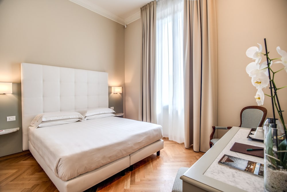 Hotel Ariele — Hotel rooms in Florence, Tuscany