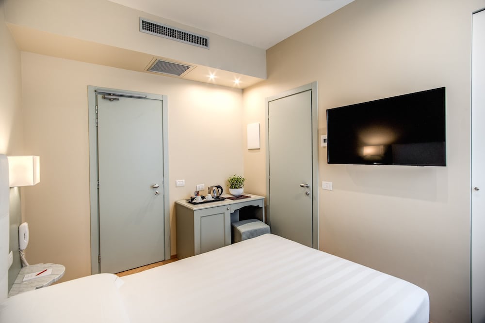 Hotel Ariele — Hotel rooms in Florence, Tuscany