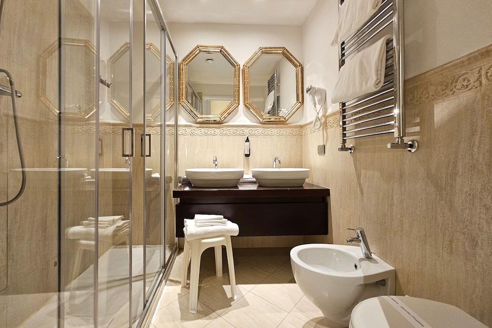 Hotel Atlantic Palace — Hotel rooms in Florence, Tuscany