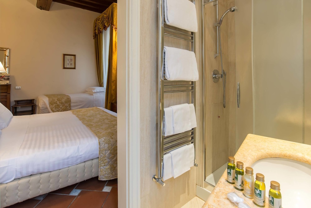 Hotel Atlantic Palace — Hotel rooms in Florence, Tuscany