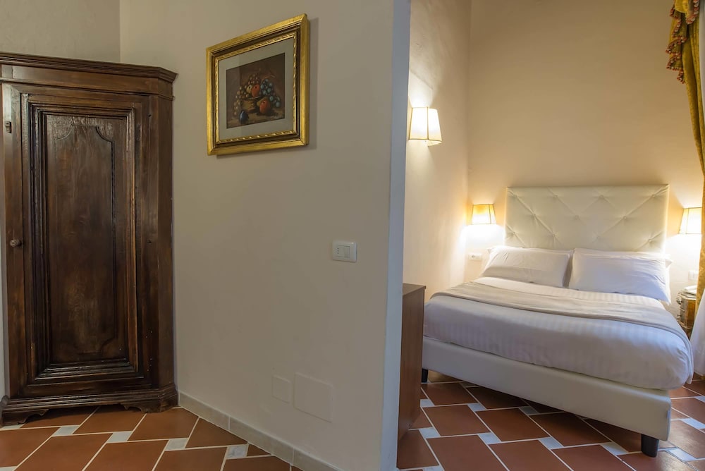 Hotel Atlantic Palace — Hotel rooms in Florence, Tuscany