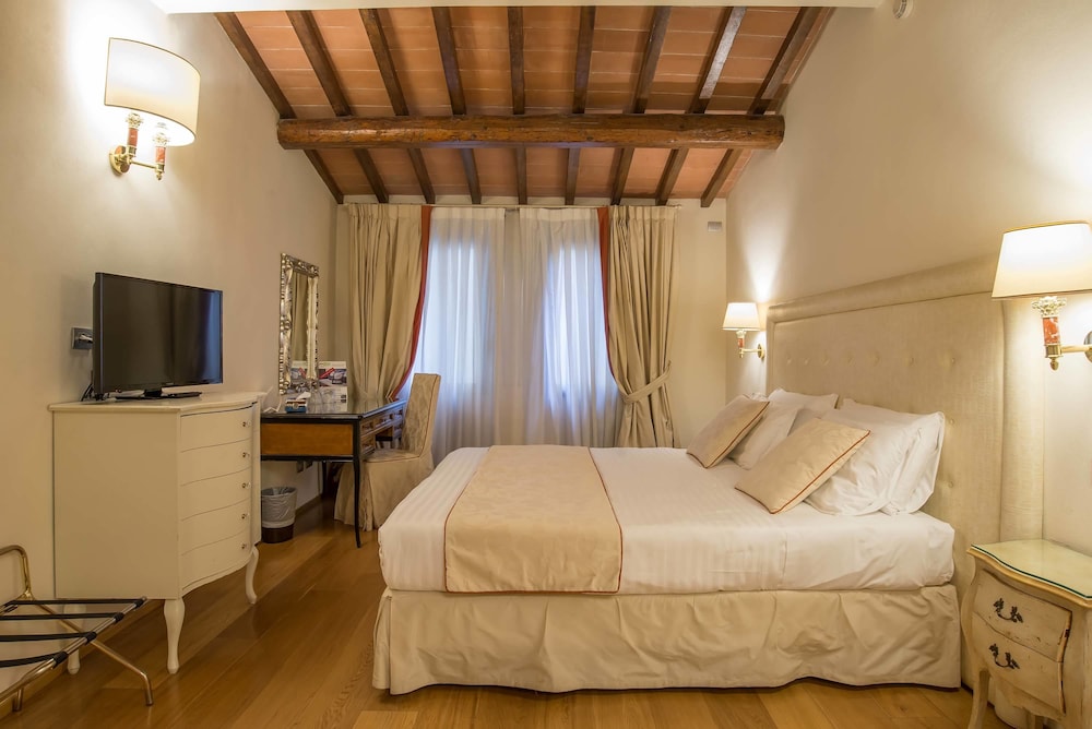 Hotel Atlantic Palace — Hotel rooms in Florence, Tuscany