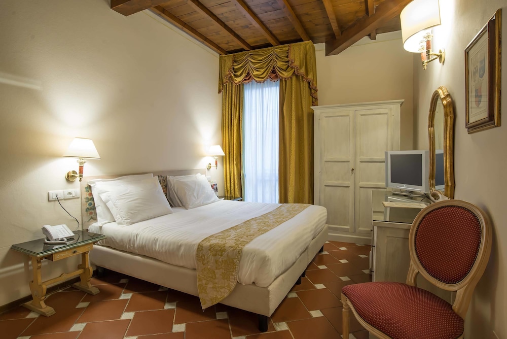 Hotel Atlantic Palace — Hotel rooms in Florence, Tuscany