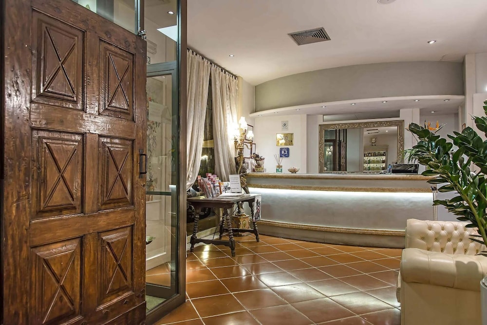Hotel Atlantic Palace — Hotel building in Florence, Tuscany