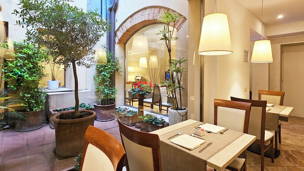 Hotel Atlantic Palace — Restaurant & bars in Florence, Tuscany