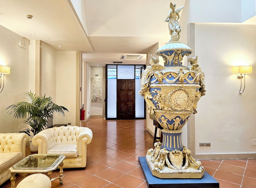 Hotel Atlantic Palace — Hotel building in Florence, Tuscany