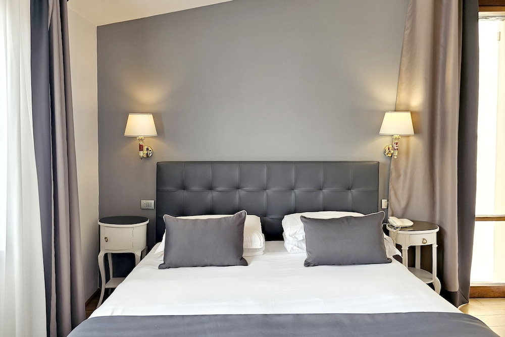 Hotel Atlantic Palace — Hotel rooms in Florence, Tuscany