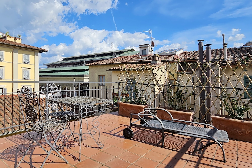Hotel Atlantic Palace — Hotel building in Florence, Tuscany