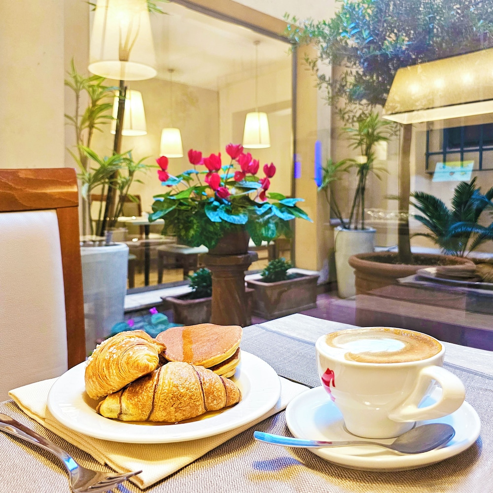 Hotel Atlantic Palace — Restaurant & bars in Florence, Tuscany