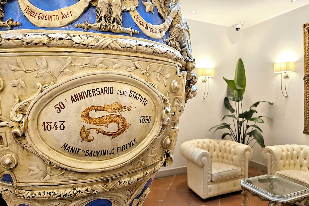 Hotel Atlantic Palace — Hotel building in Florence, Tuscany