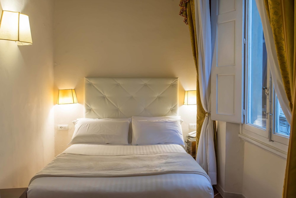 Hotel Atlantic Palace — Hotel rooms in Florence, Tuscany