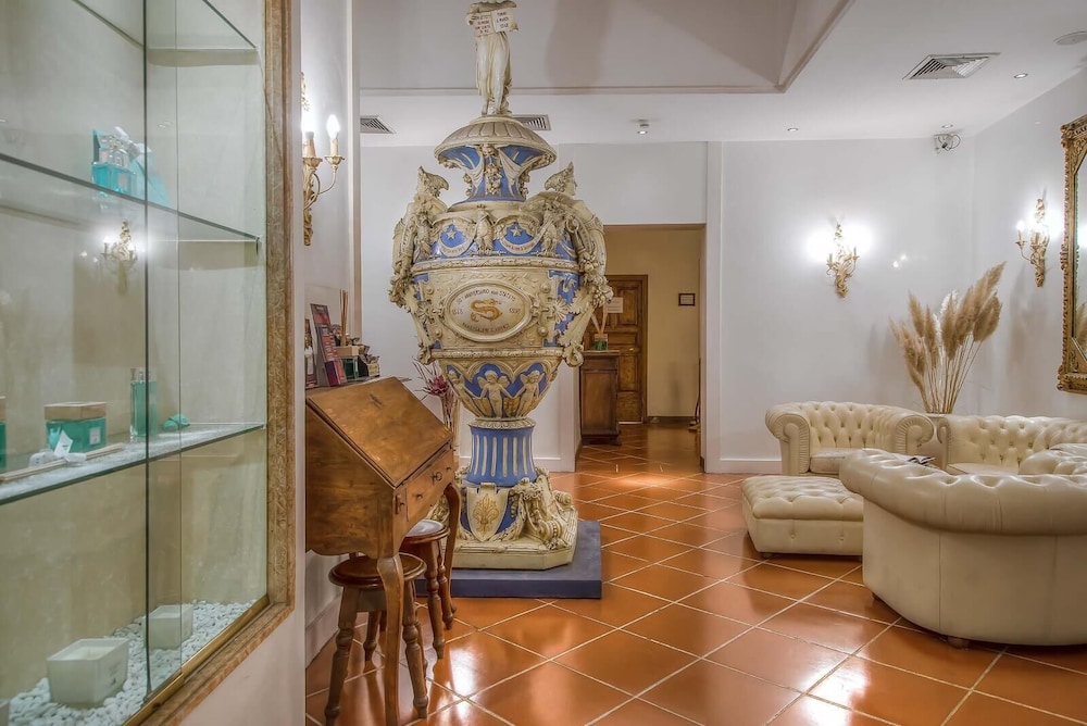 Hotel Atlantic Palace — Hotel building in Florence, Tuscany