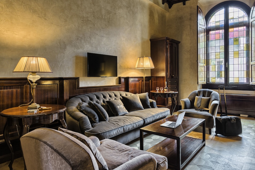 Grand Hotel Baglioni — Hotel rooms in Florence, Tuscany
