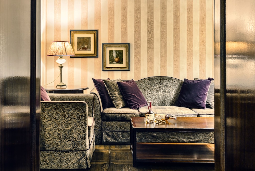 Grand Hotel Baglioni — Hotel rooms in Florence, Tuscany