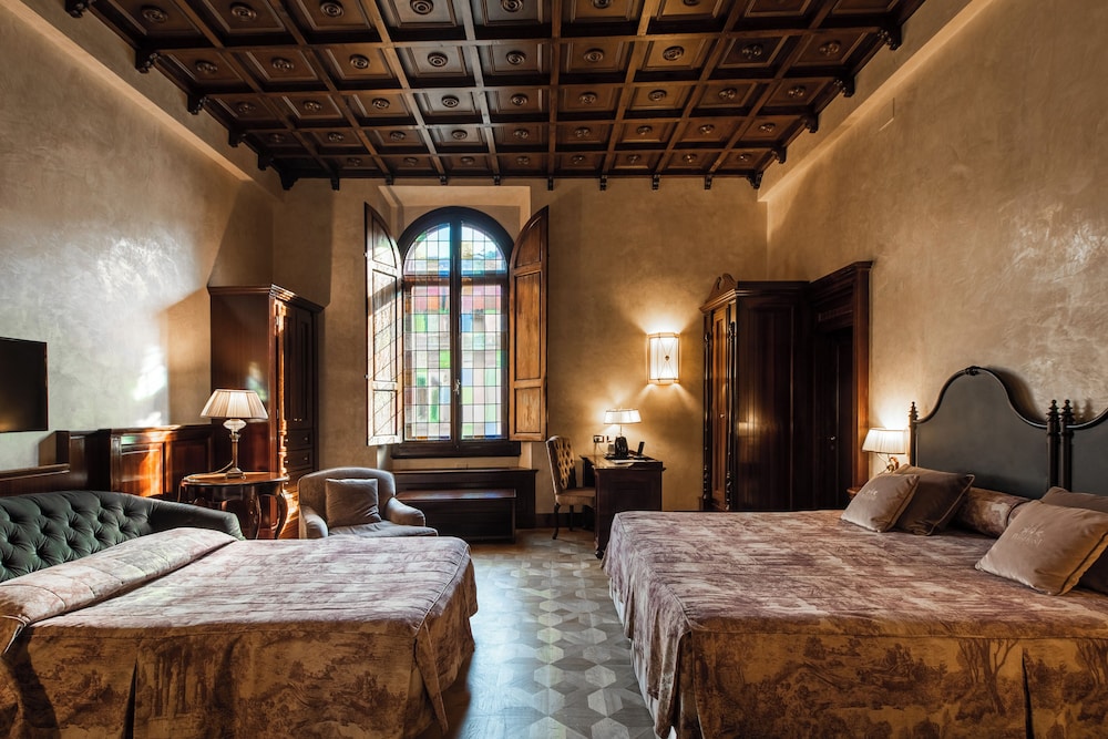 Grand Hotel Baglioni — Hotel rooms in Florence, Tuscany