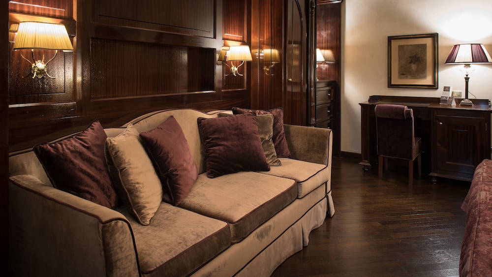 Grand Hotel Baglioni — Hotel rooms in Florence, Tuscany