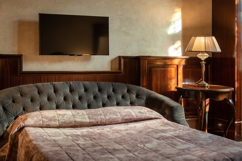 Grand Hotel Baglioni — Hotel rooms in Florence, Tuscany