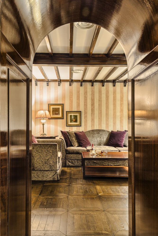 Grand Hotel Baglioni — Hotel rooms in Florence, Tuscany