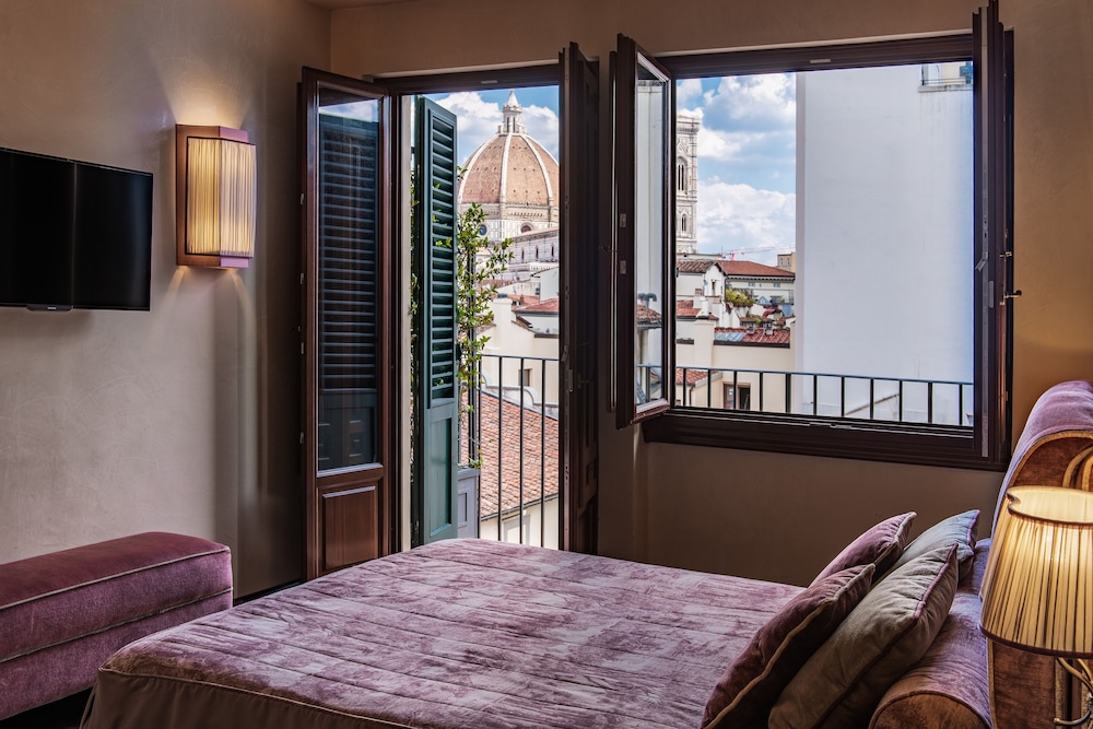 Grand Hotel Baglioni — Hotel rooms in Florence, Tuscany
