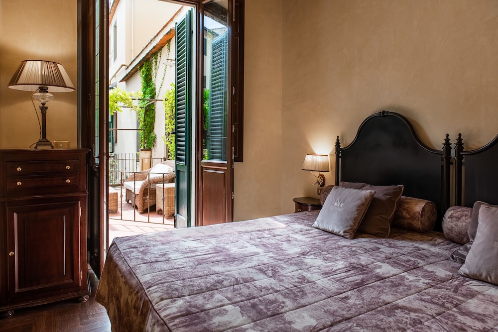 Grand Hotel Baglioni — Hotel rooms in Florence, Tuscany