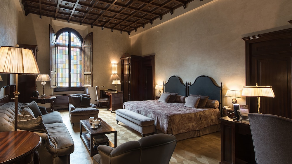 Grand Hotel Baglioni — Hotel rooms in Florence, Tuscany