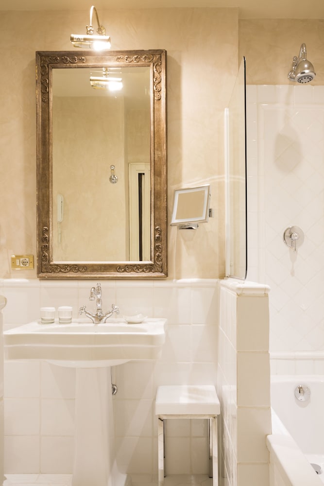 Grand Hotel Baglioni — Hotel rooms in Florence, Tuscany