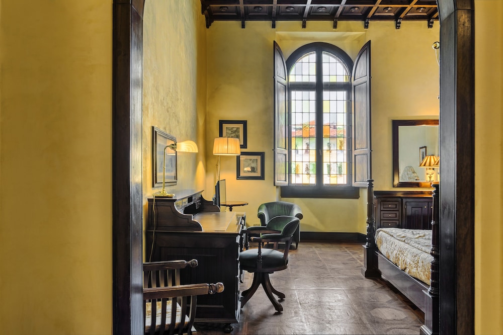 Grand Hotel Baglioni — Hotel rooms in Florence, Tuscany