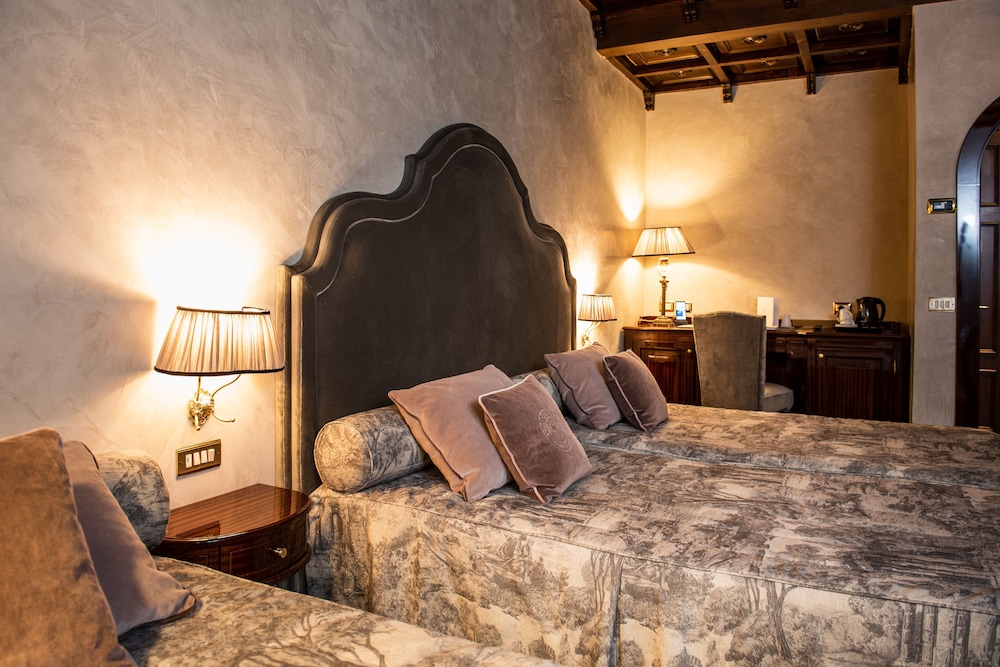 Grand Hotel Baglioni — Hotel rooms in Florence, Tuscany