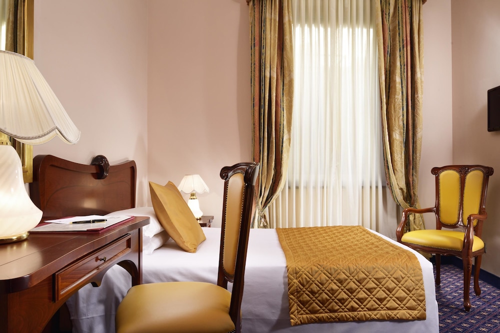 Hotel Berchielli — Hotel rooms in Florence, Tuscany