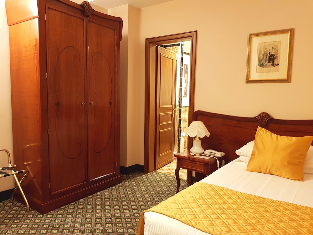 Hotel Berchielli — Hotel rooms in Florence, Tuscany