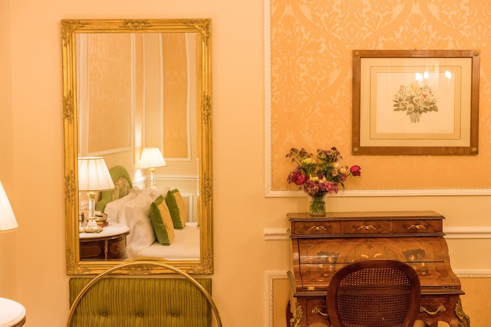 Bernini Palace — Hotel rooms in Florence, Tuscany