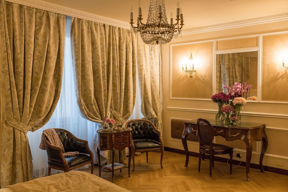Bernini Palace — Hotel rooms in Florence, Tuscany
