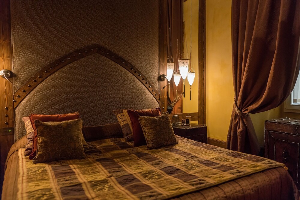 Bernini Palace — Hotel rooms in Florence, Tuscany