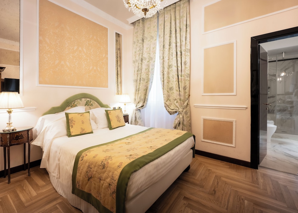 Bernini Palace — Hotel rooms in Florence, Tuscany