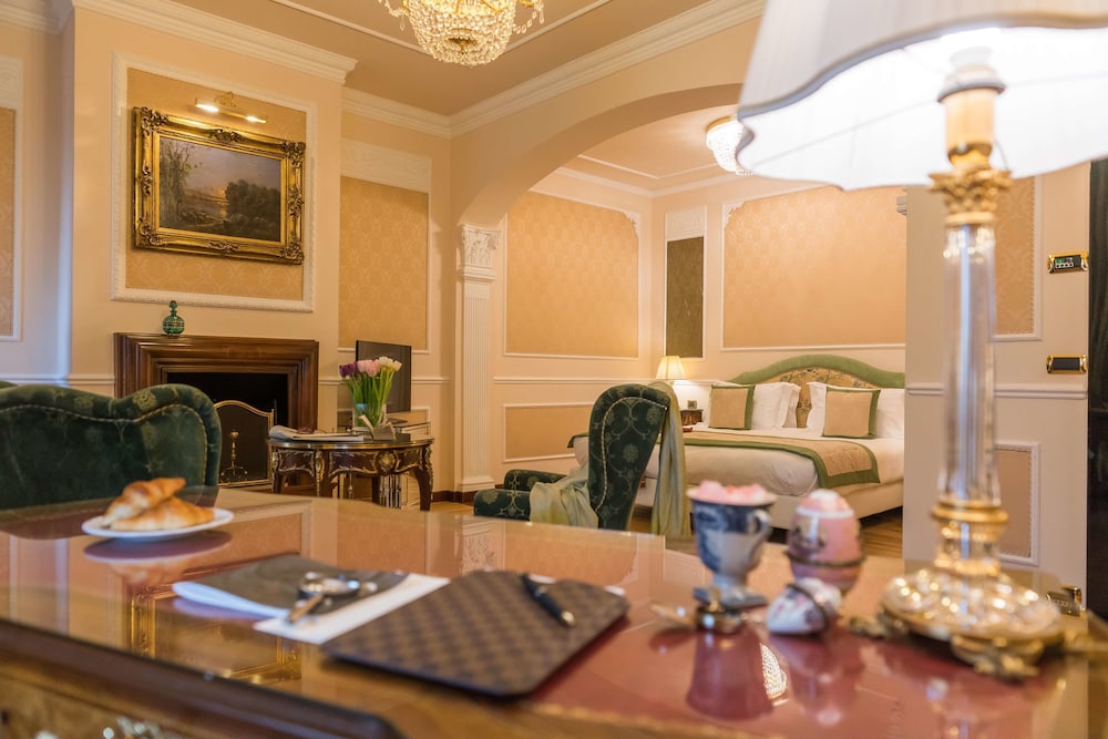 Bernini Palace — Hotel rooms in Florence, Tuscany